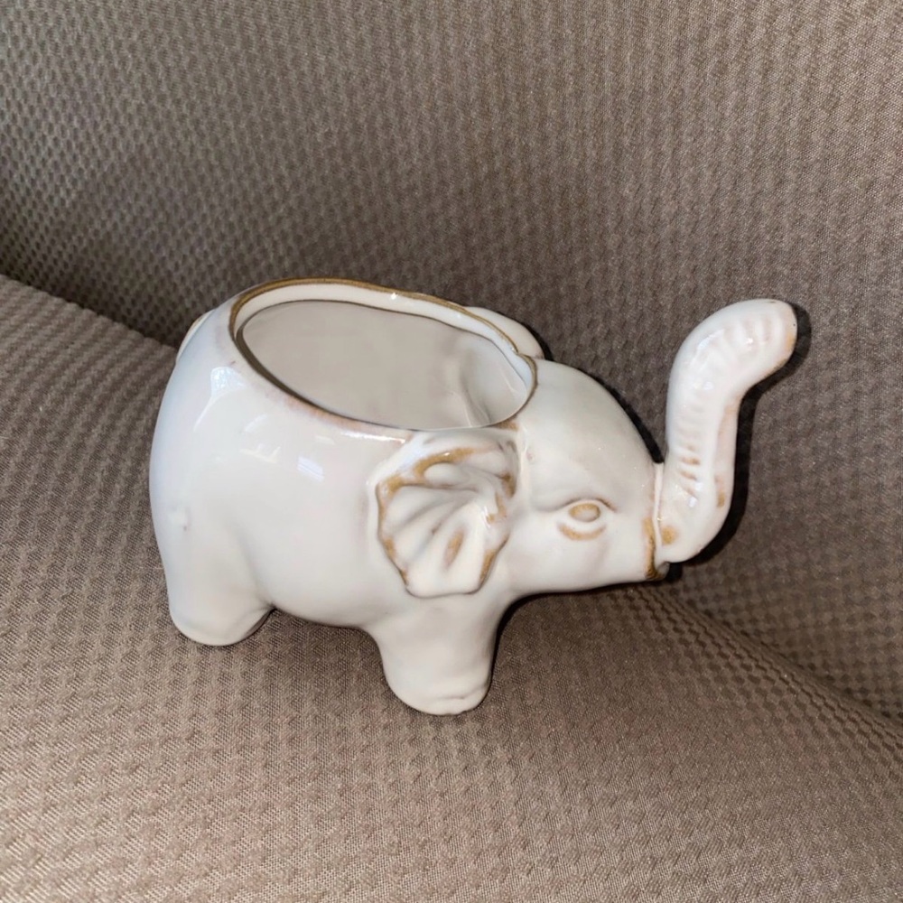 Elephant Planter. Small Succulent / Floral planter vase. Gently Used